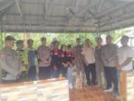 Purwakarta, bramastanews.com – Sebagai bentuk toleransi kehidupan umat beragama di Indonesia yang berlandaskan Bhineka Tunggal Ika dan mengedepankan Asas Pancasila, Organisasi kemasyarakatan (ORMAS) Gerakan Masyarakat Purwakarta Bersatu (GMPB) Kabupaten Purwakarta melakukan giat pengamanan dalam rangka memperingati hari natal bagi umat Nasrani, minggu,(25/12/2022). Saat mengemukakan tanggapannya Ketua Umum (ketum) GMPB yang biasa di sebut kang Andi, menyatakan ; "Dalam ideologi Ormas GMPB yang pancasilais, Bhineka tunggal ika dan patuh terhadap UUD 1945, maka sebagai organisasi yang bertoleransi tidak memandang perberbedaan Agama, Suku dan Ras untuk keutuhan dan kerukunan umat beragama". "Saya, Andi Selaku Ketua Umum Ormas GMPB, mengintruksikan kepada Para pejuang GMPB agar turut Serta dalam Pam sosial Menjaga Beberapa Gereja untuk terjalinya hikmatnya peribadatan Hari Natal yang di selenggarakan pada tanggal 25 Desember 2022 Pukul 08:00 wib Sampai dengan selesai ” Ucapnya. Masih menurut Andi Gerakan ini mengingatkan kepada pejuang GMPB untuk terus memantau keutuhan dan Kerukunan beragama sesuai dasar Negara, Karna GMPB punya dasar PANJI PRINSIP ORGANISASI yaitu berjuang, beragama, berbudaya, berintegritas dan bersatu, dalam lima panji ini dasar untuk berorganisasi yang mandiri dan dewasa dalam melaksan tugas nya. Melalui nilai toleransi dan kerukunan diharapkan juga selalu mempererat dan membangun tali persaudaraan sesama anak bangsa kegiatan ini menjadi kegiatan positif dan menjadi kegiatan rutin di lakukan setiap tahunnya.