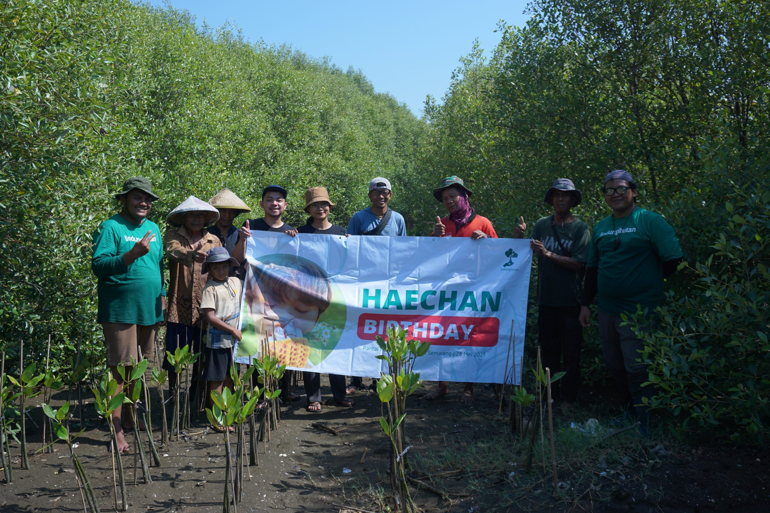 Penanaman Mangrove sebagai Perayaan Hari Ulang Tahun Haechan dari NCTZen