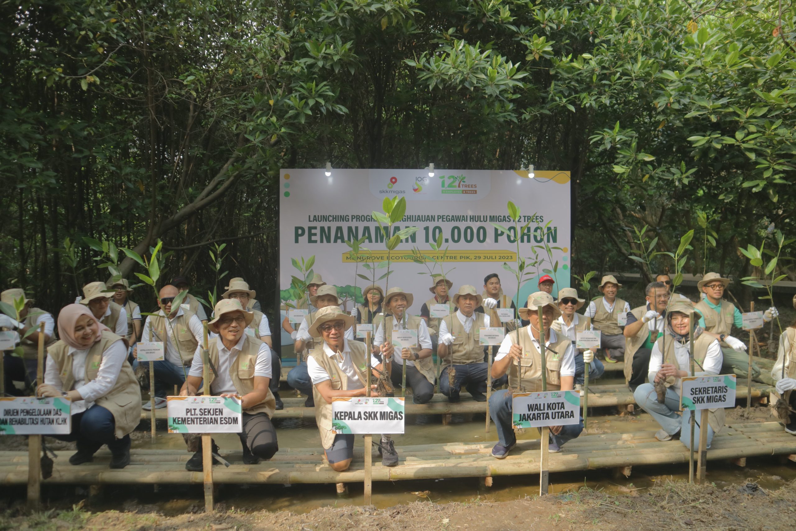 Prosesi Simbolis Penanaman Mangrove Bersama