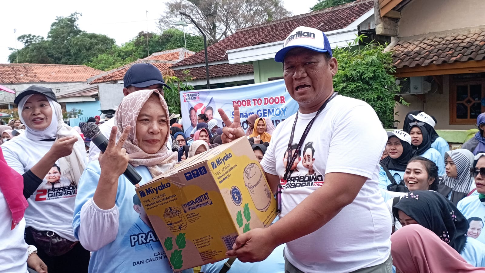 Ketua Umum BRILIAN Saat bagikan Door prize 