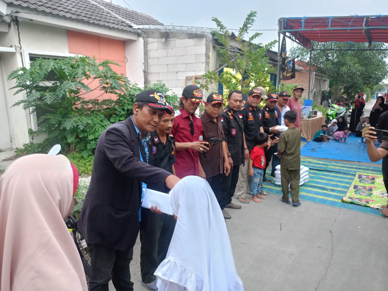 Jajaran PAC BPPKB Banten Bagikan Santunan Kepada Anak Yatim