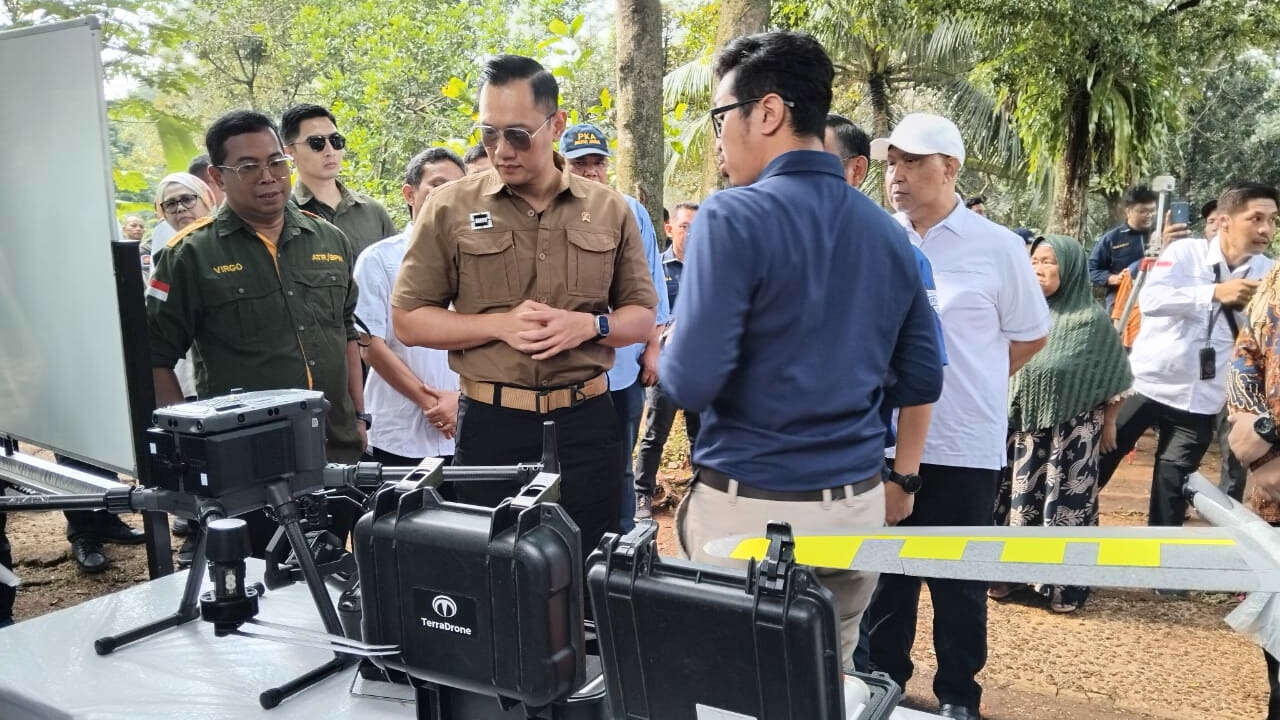 Kunjungan AHY di acara Gerakan Pemasangan Tanda Batas (GEMAPATAS) [Foto: Terra Drone]