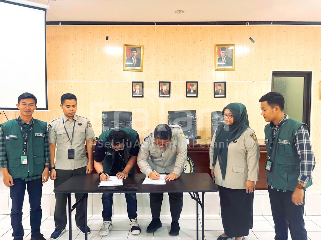 Photo caption: Penandatanganan Memorandum of Understanding (MoU) dengan Politeknik Pembangunan Pertanian Gowa (Polbangtan Gowa)