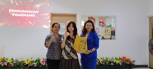 Pemenang kompetisi Public Speaking di SMP Pelita Kasih. Sumber : Dokumen Pribadi.