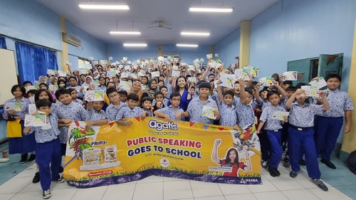 Foto kebersamaan Coach Priska Sahanaya dan Siswa-Siswi SD Perguruan Cikini. Sumber gambar: Dok. Pribadi.