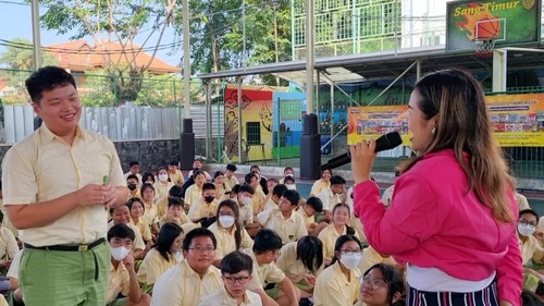 Sesi tanya jawab bersama salah satu siswa SMP Katolik Sang Timur. Sumber gambar: Dok. Pribadi.