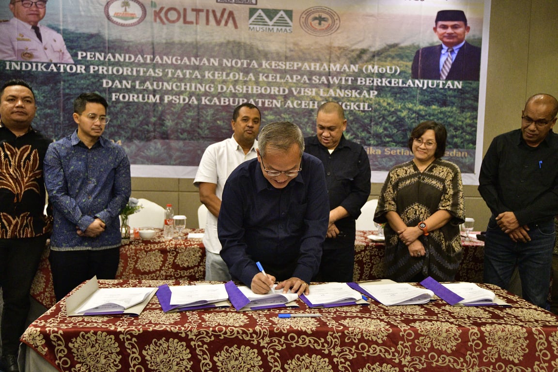 (Pj) Bupati Aceh Singkil menandatangani MoU sebagai komitmen Produktivitas Kelapa Sawit Berkelanjutan dan Perlindungan Ekosistem Hutan di Kabupaten Aceh Singkil