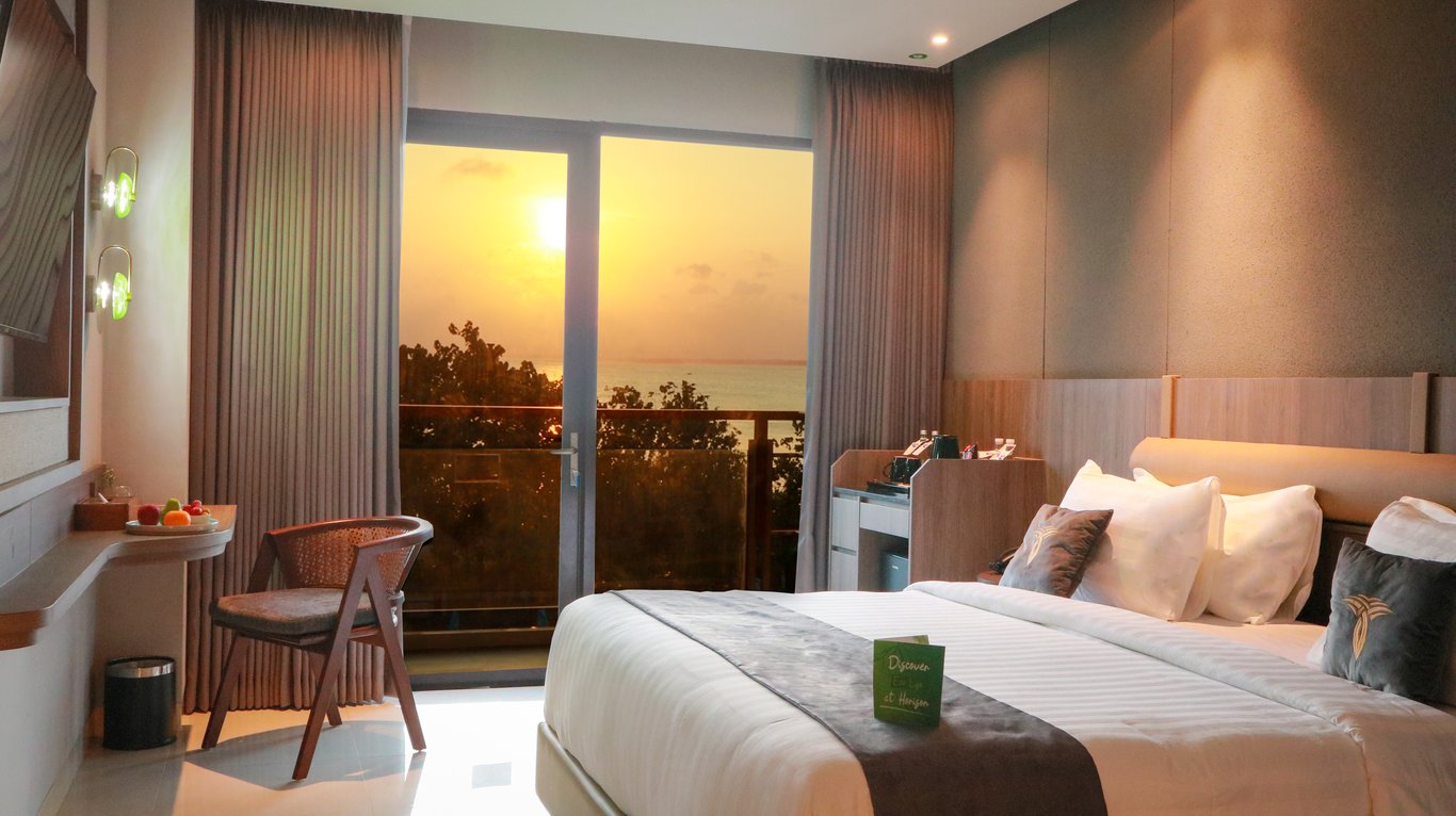 View sunset dari kamar hotel