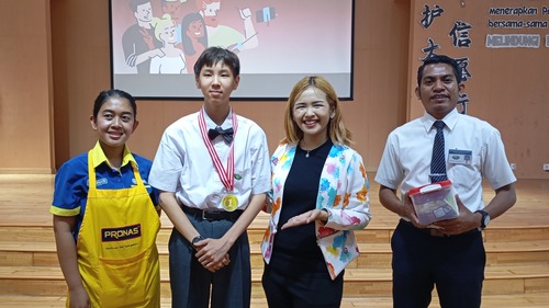 Pengumuman pemenang di sesi workshop di SMP Cinta Kasih Tzu Chi. Sumber gambar: Dok. Pribadi