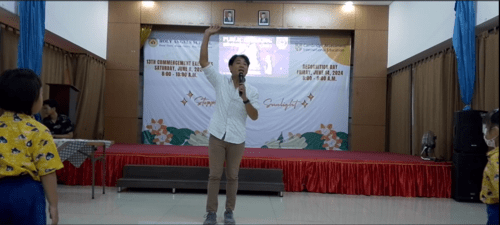 Potret pengarahan dalam pelatihan public speaking di SD Holy Angels. Sumber : dokumentasi pribadi. 