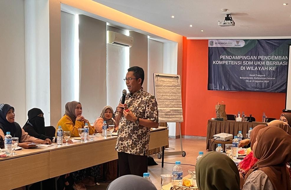 Ir. Bambang Arif Nugraha, S.TP., MBA., IPM, di Banjarmasin, 20/08/2024 menekankan pentingnya pengembangan produk secara berkelompok dan mengambangkan rumah produksi bersama agar dapat menstandarisasi kualitas  produk dan pemasaran.