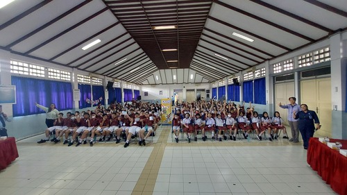 Foto Kebersamaan Caoch Priska Sahanaya bersama peserta Workshop SD Tarakanita 4. Sumber : Dok Pribadi