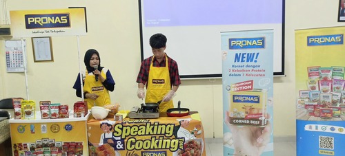 Potret seorang siswa SMP Tarakanita 5 dalam sesi memasak dengan menggunakan produk Pronas. Sumber : dokumentasi pribadi. 