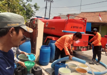 Program Bantuan Air Bersih dari BPBD Kabupaten Bekasi untuk Mengatasi Kekeringan di Desa Kedung Jaya, Babelan