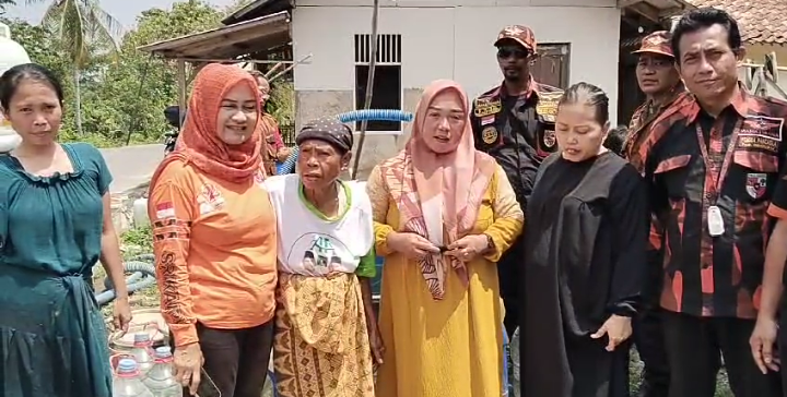 PC BKPB PP Kabupaten Bekasi Bekerjasama Dengan Perumda Tirta Bhagasasi Gelar Bhakti Sosial Salurkan Air Bersih Ke Warga Cibarusah