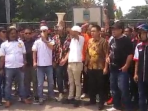 Ini Pernyataan Sikap Dari Gabungan Ormas,LSM Dan Masyarakat Di Halaman Pemkab Bekasi