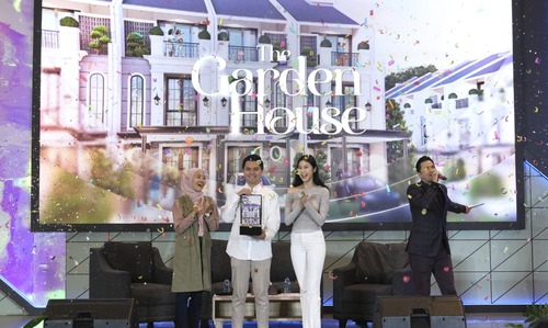 Marketing Manager Ibah Djauhari meresmikan pembukaan NUP tipe The Garden House di Pameran Properti Home Easy Loan (Dok. Parkland Podomoro Karawang)