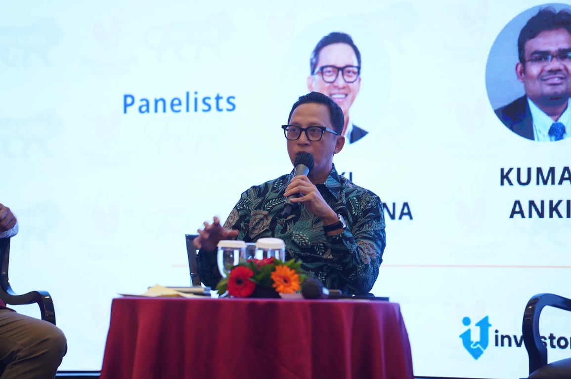 Komisaris IDX, Oki Ramadhana, saat diskusi panel kedua di acara 'india-Indonesia Investment Forum: Bridging the Futue' di Jakarta, Jumat (6/12/2024).