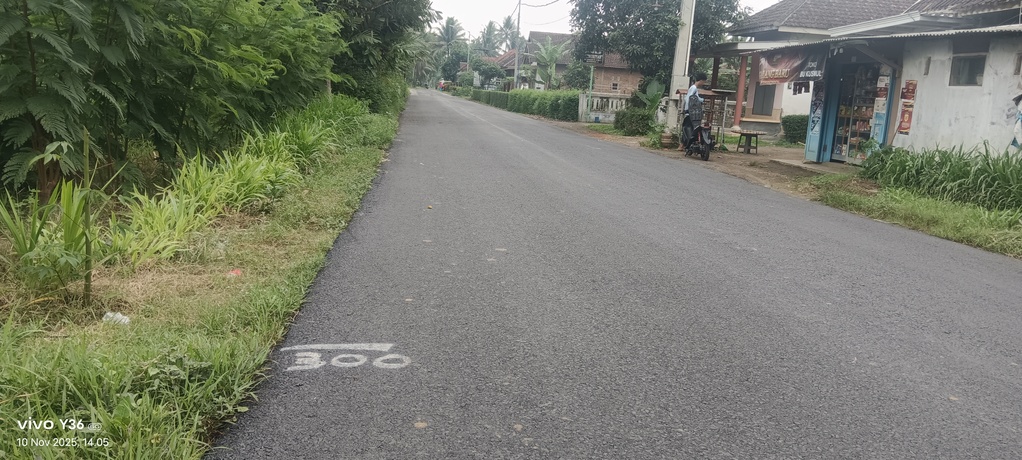 Proyek Rehabilitasi jalan di Dusun Pabrian, Desa Sukonolo, Kecamatan Bululawang, Kabupaten Malang rampung. Selasa (11/11/25)