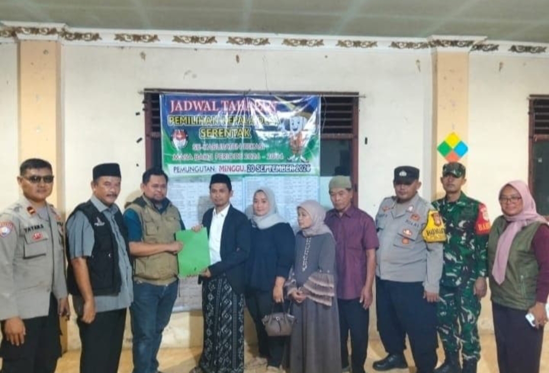 Hadi Ru'yat Soleh Berikan Berkas Kepada Panitia Pilkades Sukadarma 
