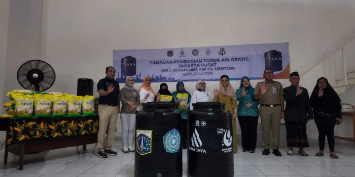 Tak Perlu Lagi Menampung Air di Ember, Warga Kini Dapatkan Toren untuk Kelola Air yang Lebih Stabil